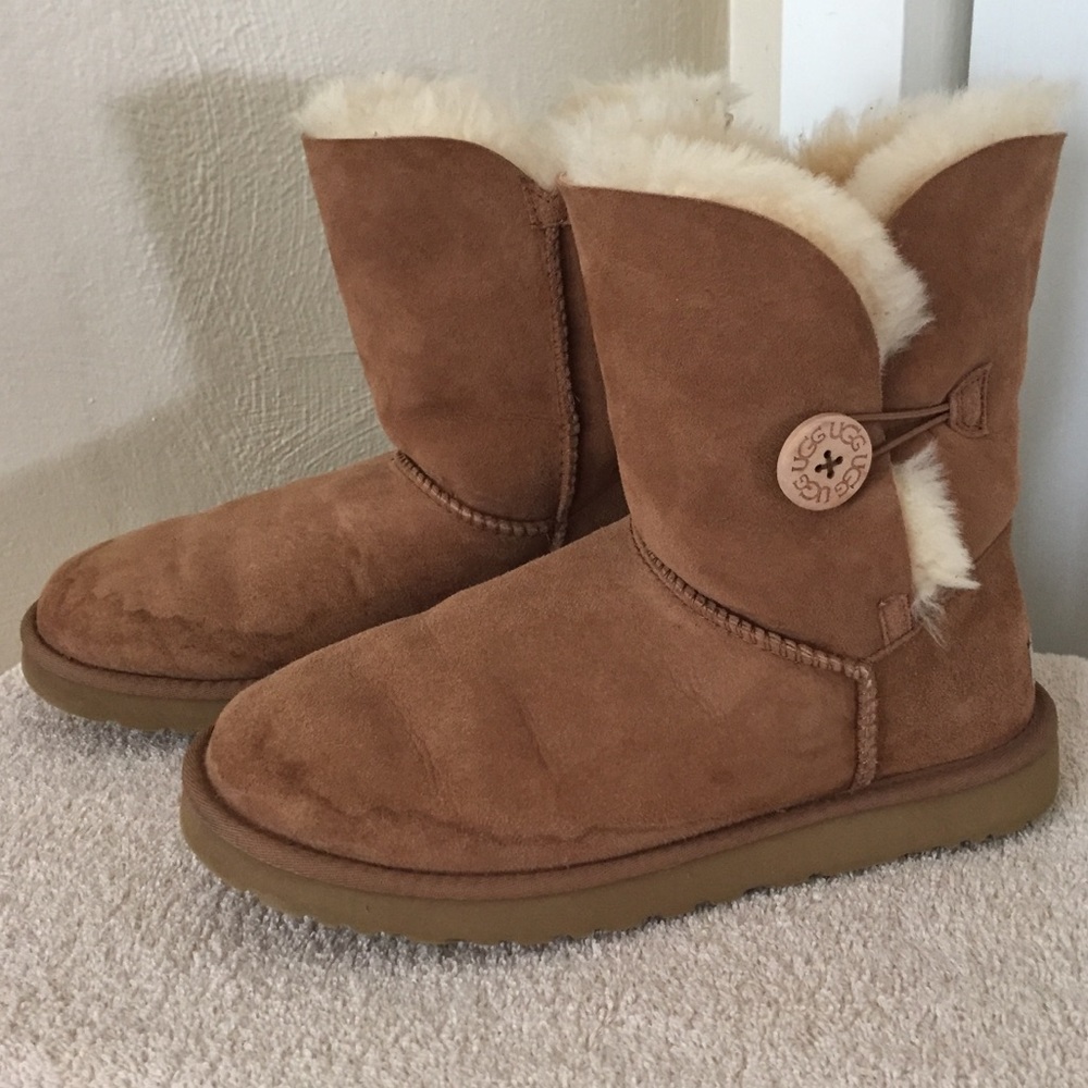 UGG Bailey Button size 10